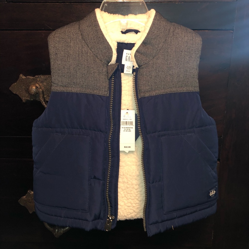 NWT Gap sherpa lined vest